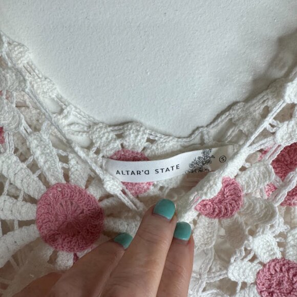 Altar’d State Daisy Crochet Crop Top Pink White Size Small - Picture 3 of 5